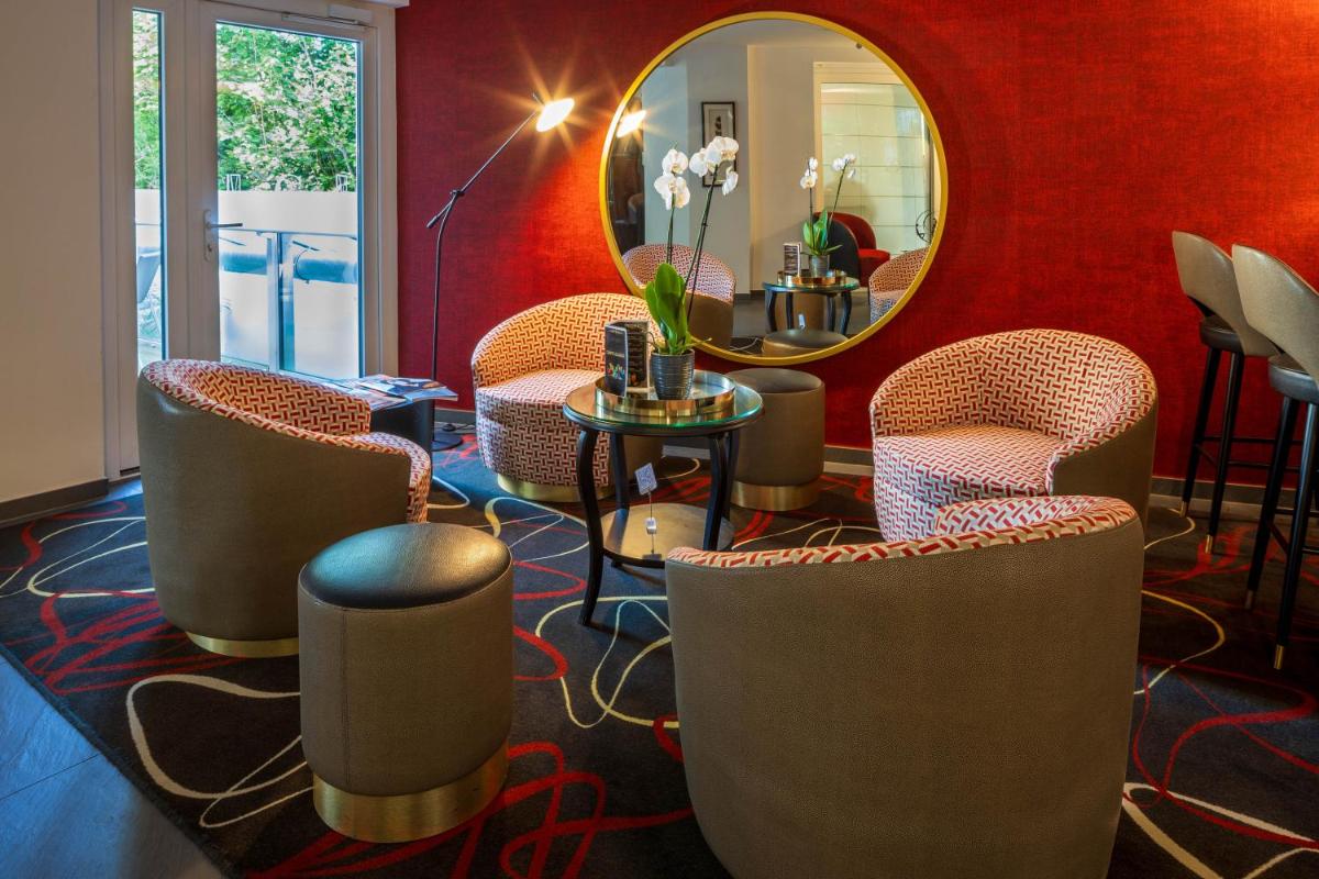 Coin salon dans l'établissement Hôtel Villa La Florangerie - SPA & Piscine
