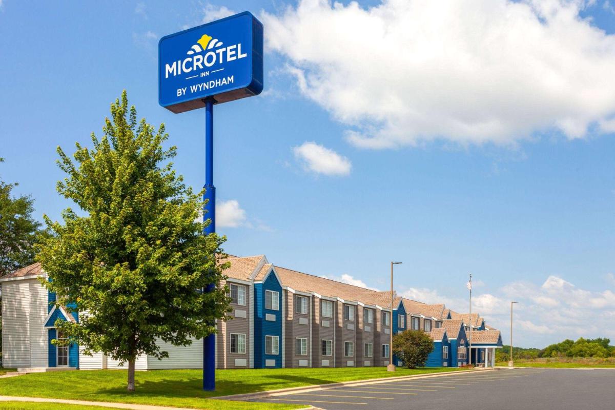 Microtel Inn by Wyndham Janesville - Housity