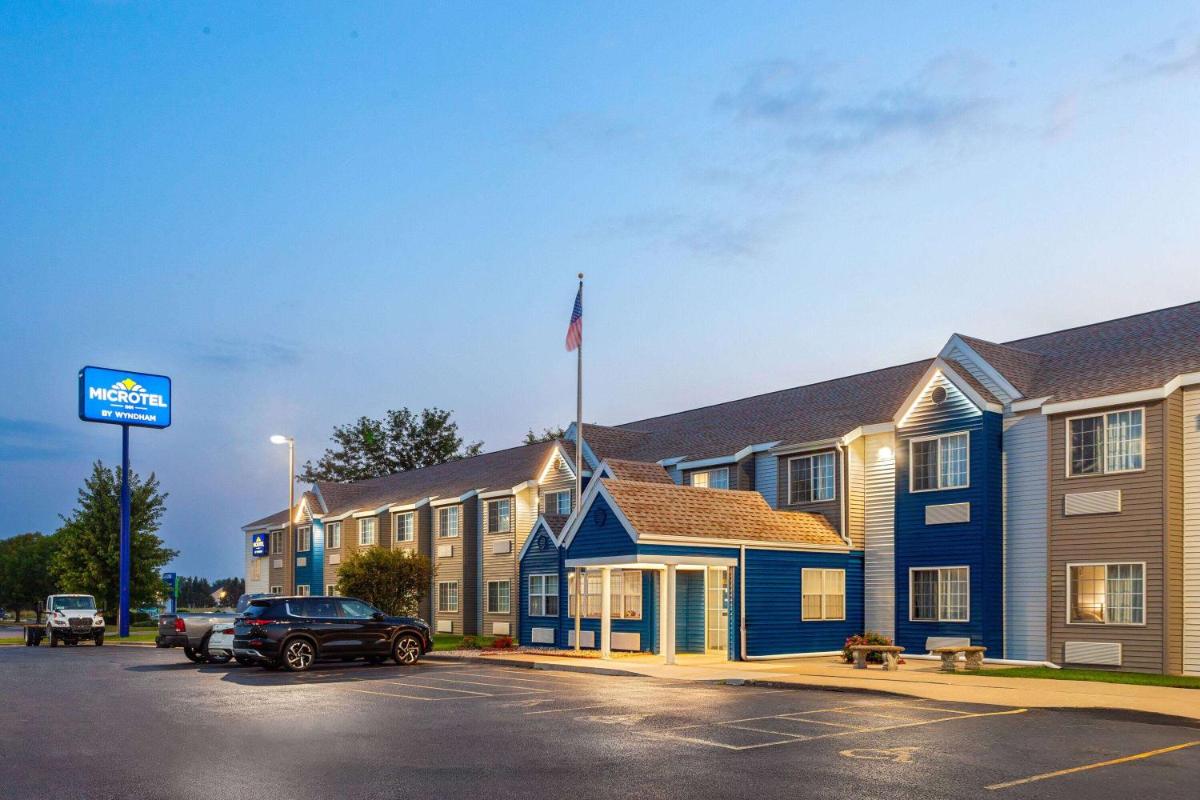 Microtel Inn by Wyndham Janesville - Housity