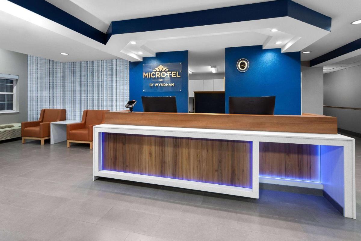 Microtel Inn by Wyndham Janesville - Housity