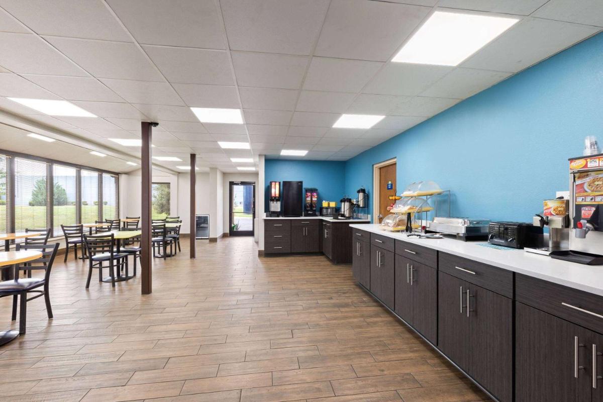 Days Inn by Wyndham Clarksville North EXIT 4 - Housity