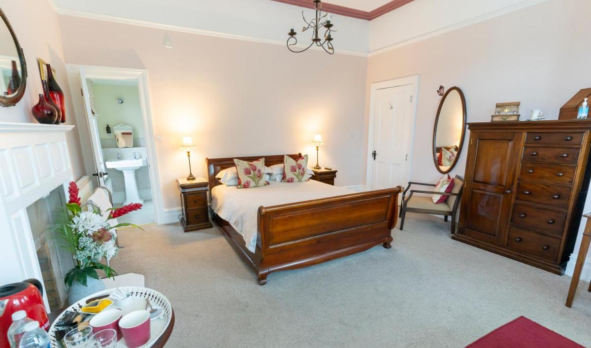 Mere Brook House - Housity