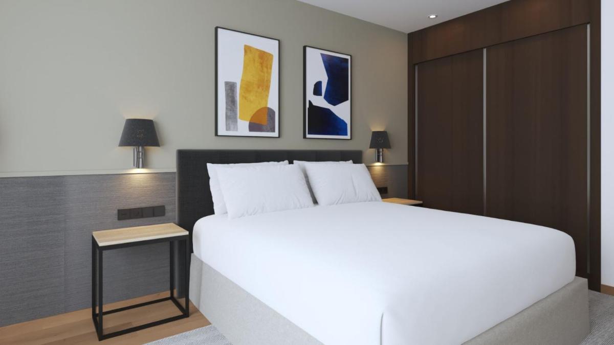 Hotel Crowne Plaza Madrid Airport - Housity