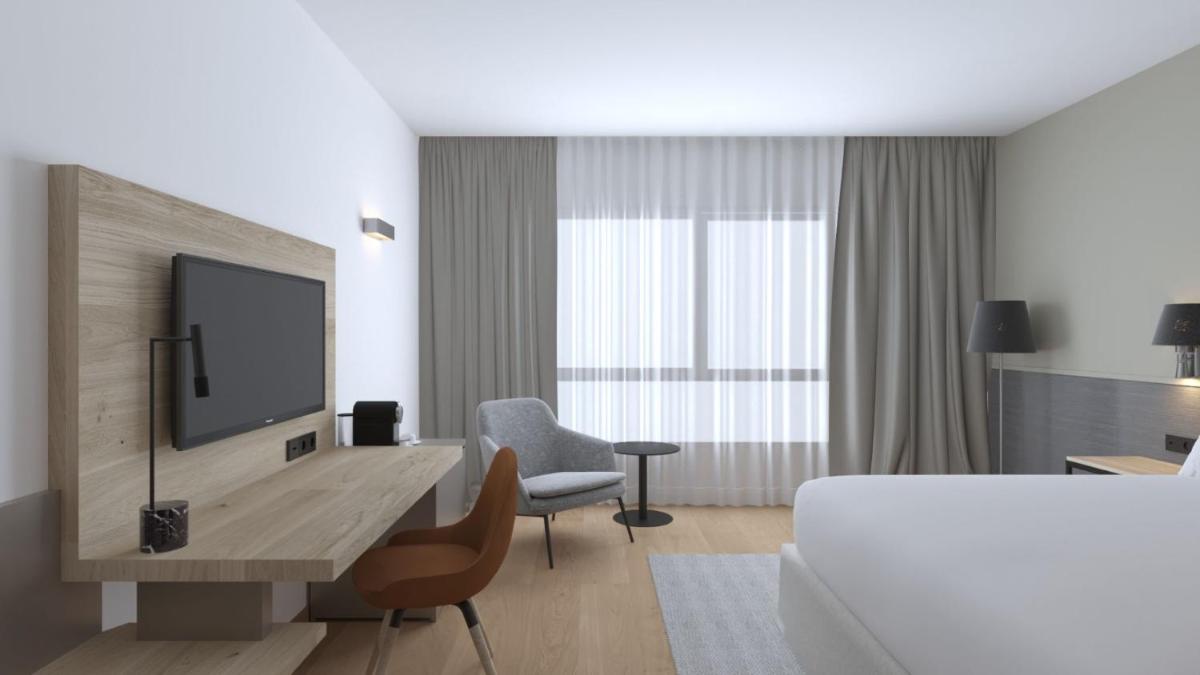 Hotel Crowne Plaza Madrid Airport - Housity
