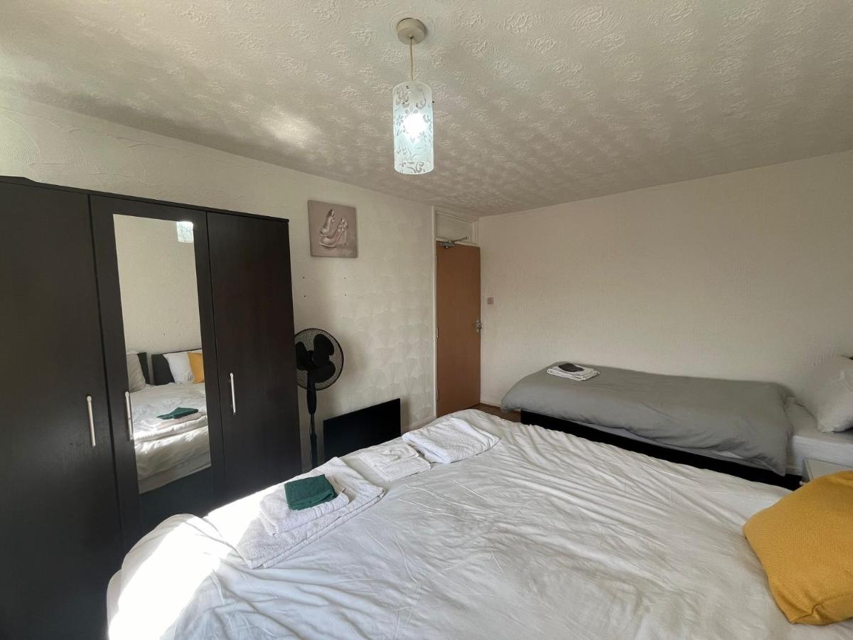 Beautiful and Comfortable 3 or 4 bedroom house in Tilbury - Housity