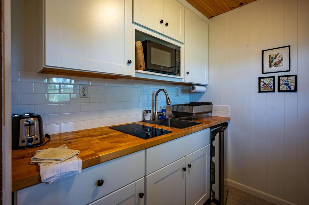 Sandy Point Motel - Housity