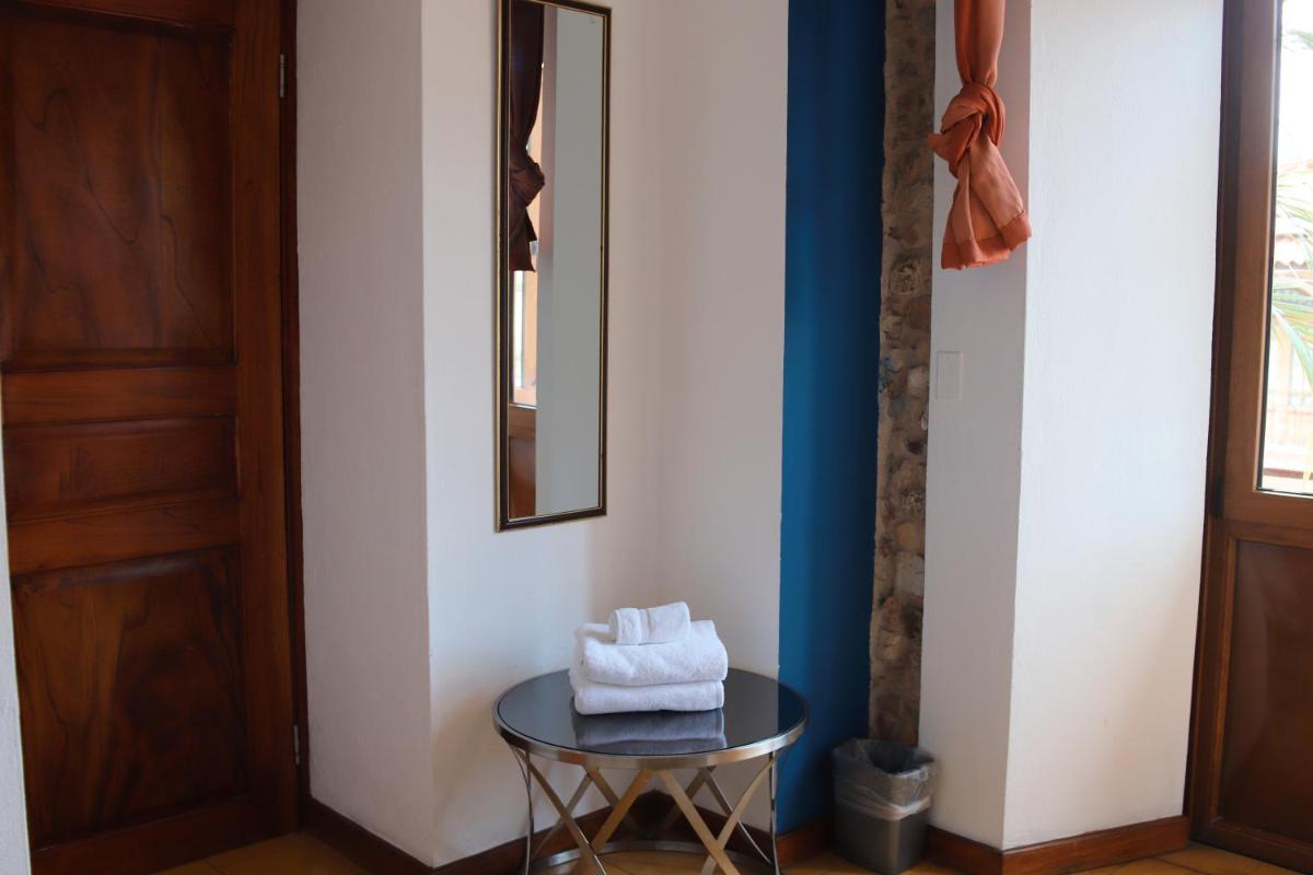 Oasis Hotel - Housity