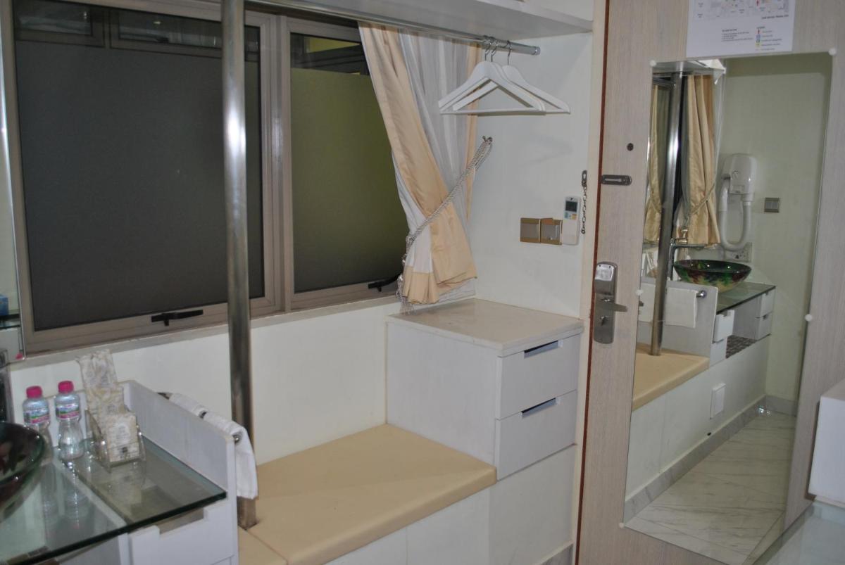 Jayleen Clarke Quay Hotel - Housity