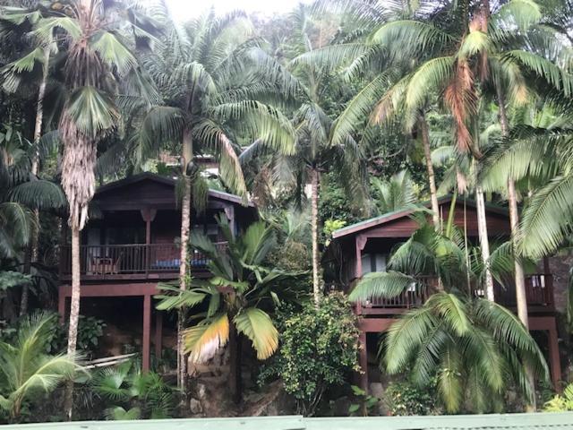 Hillside Retreat - Housity
