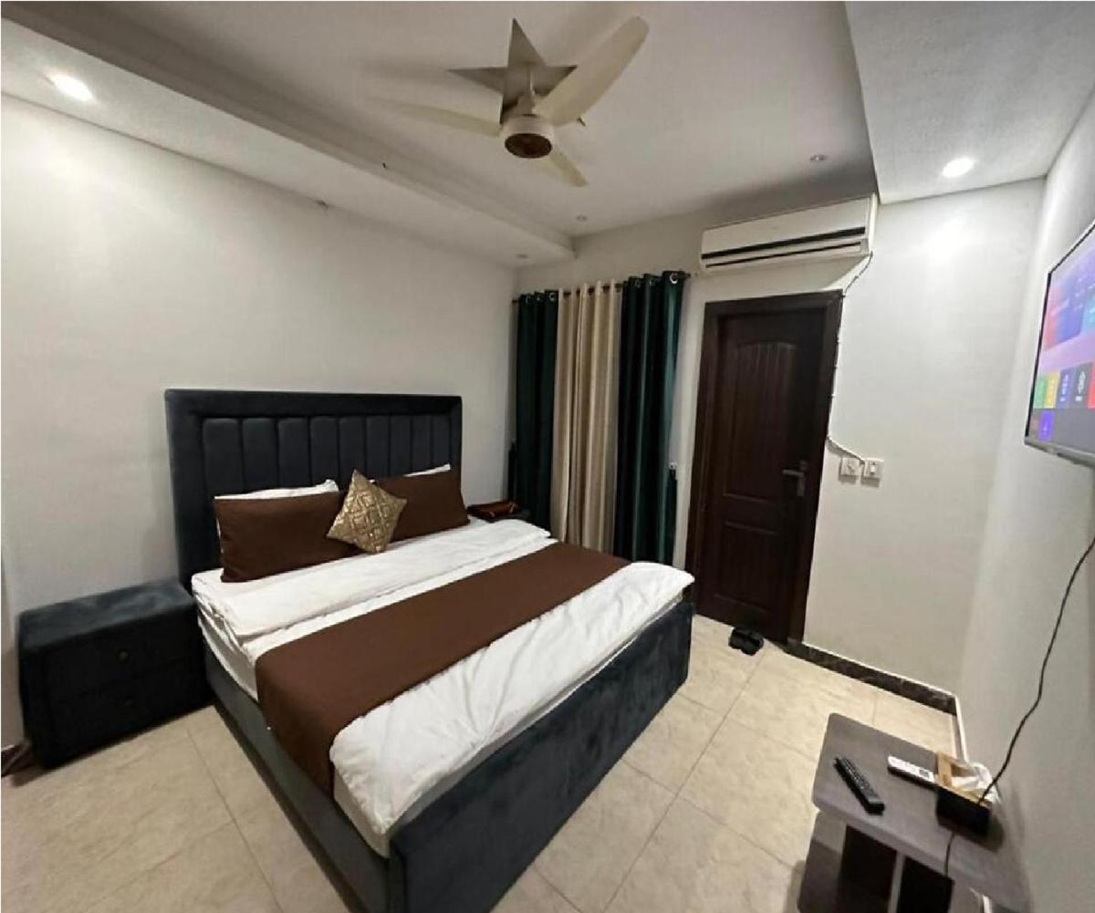 Family Majestic Lodges Guest House - Housity
