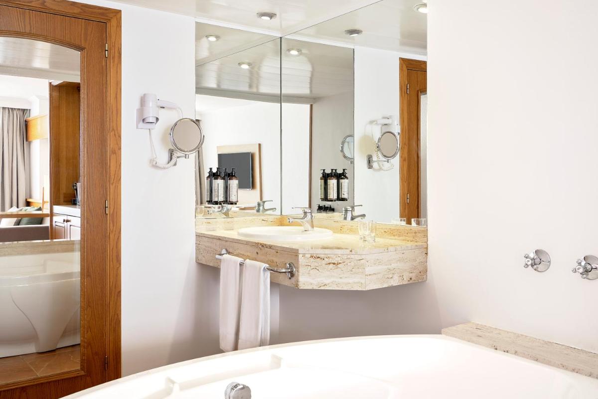 Un baño de Iberostar Selection Jardín del Sol Suites - Adults Only