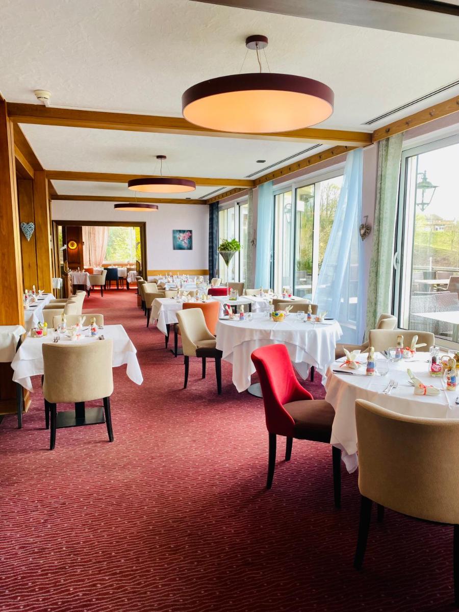 Logis Hôtel-Restaurant Aux Trois Roses - Housity