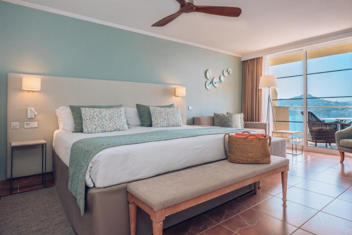 Cama o camas de una habitación en Iberostar Selection Jardín del Sol Suites - Adults Only