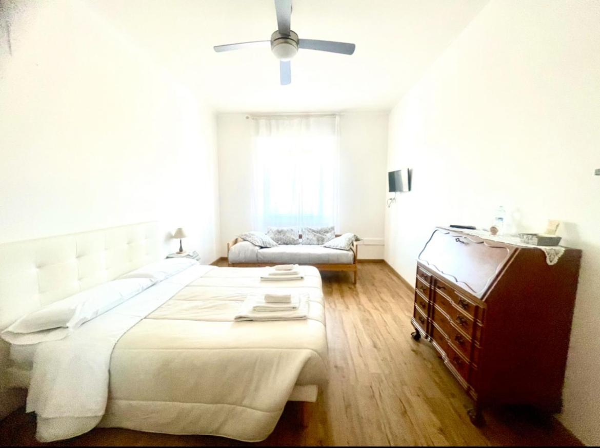 Cavour16 rent bedrooms - Hizvo