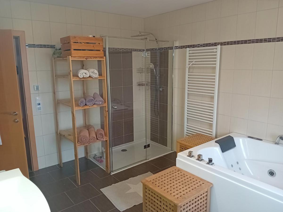 HAUS SONBERG mit Garten, Pool, Fasssauna, semi detached house with garden - Hizvo