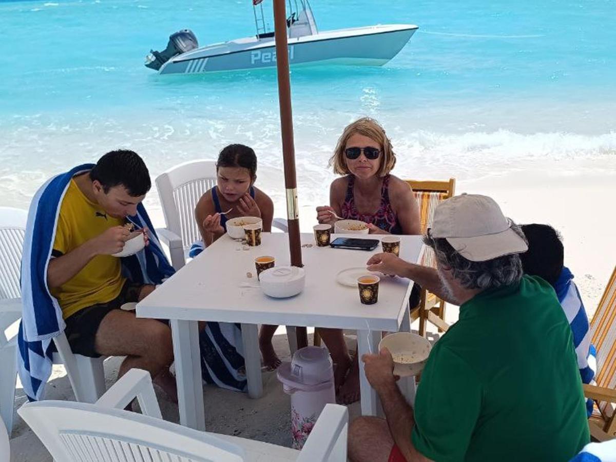 Kokaa Villaa Maaenboodhoo - The speedboat from Malé to the hotel departs at 1130 every Monday Thursday and Saturday and from the hotel to Malé at 0630 and five domestic flights are available every day - Housity