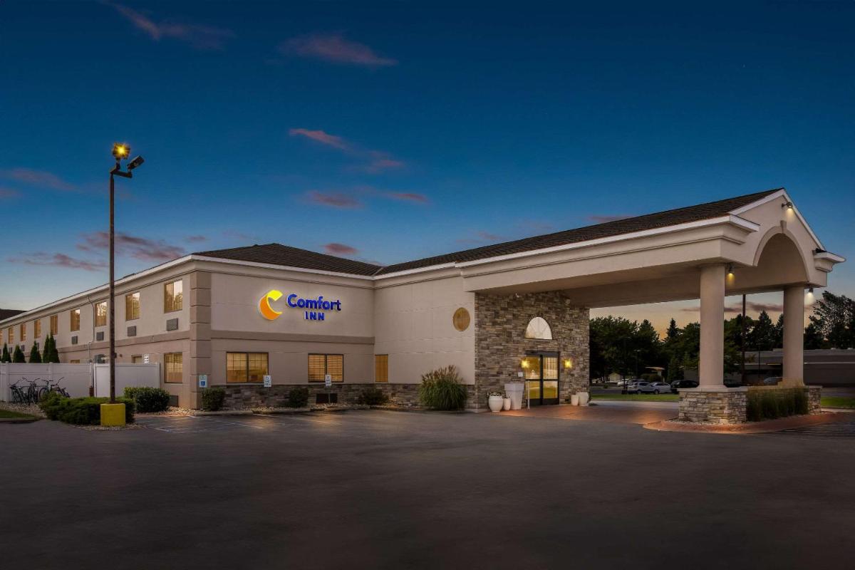 Comfort Inn Ludington near US-10 - Housity