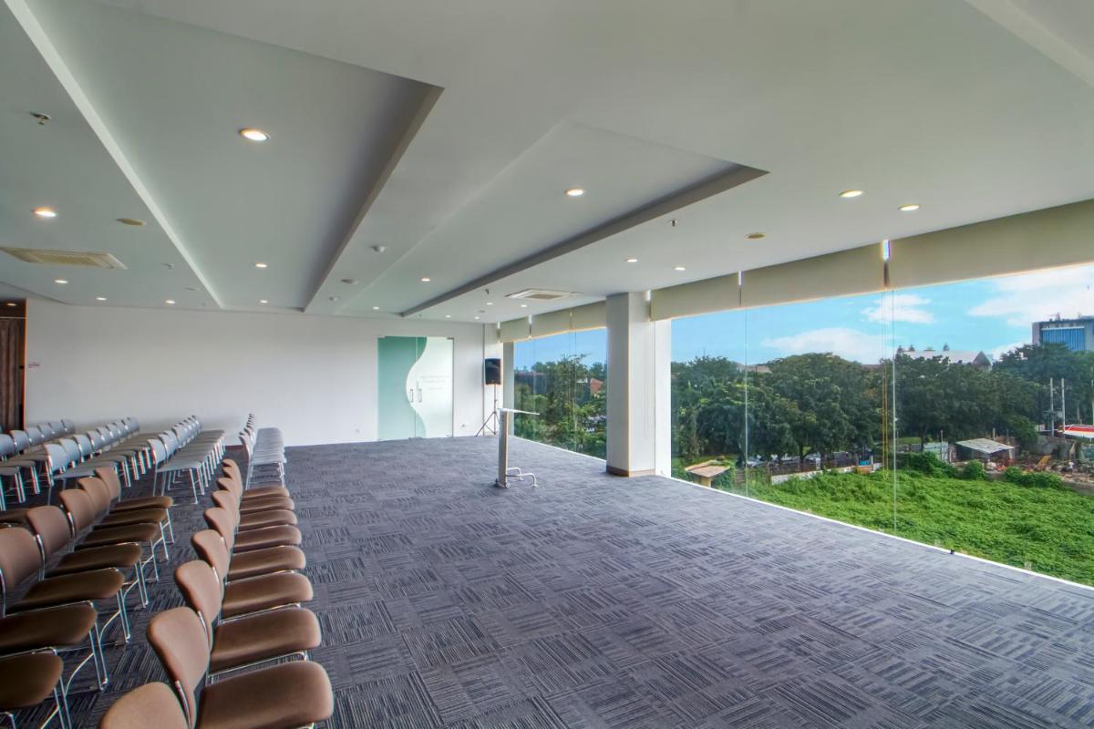 Cleo Hotel Jemursari Surabaya - Housity