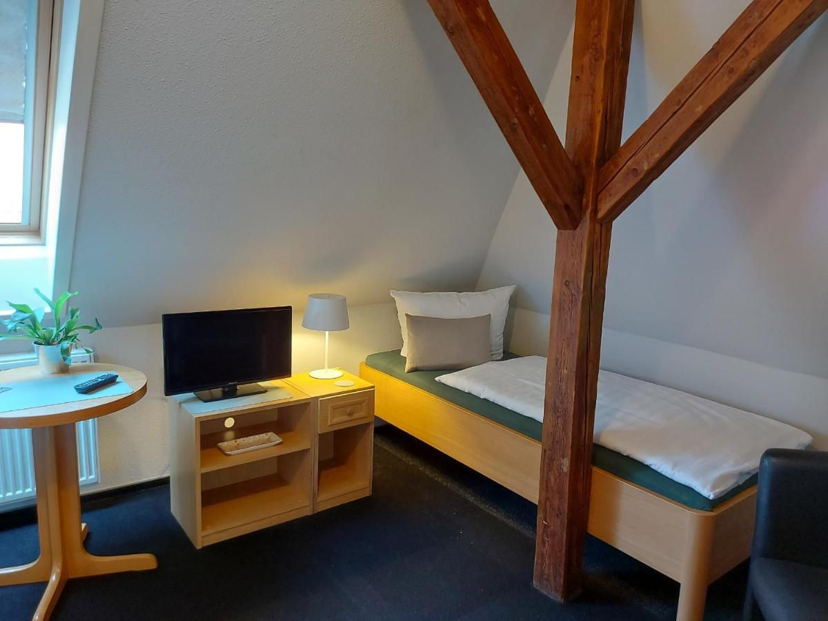 Zur Eiche - Pension - Housity