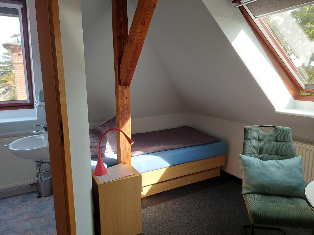 Zur Eiche - Pension - Housity