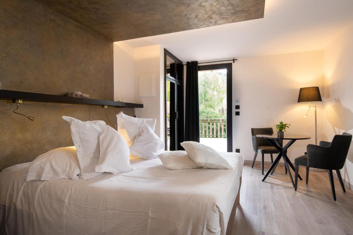 Un ou plusieurs lits dans un hébergement de l'établissement Domaine du Haut Jardin Hôtel & Chalets Spa Privé