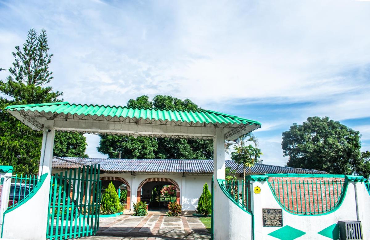 Club Bella Suiza - Carlos Ossa Escobar - Housity