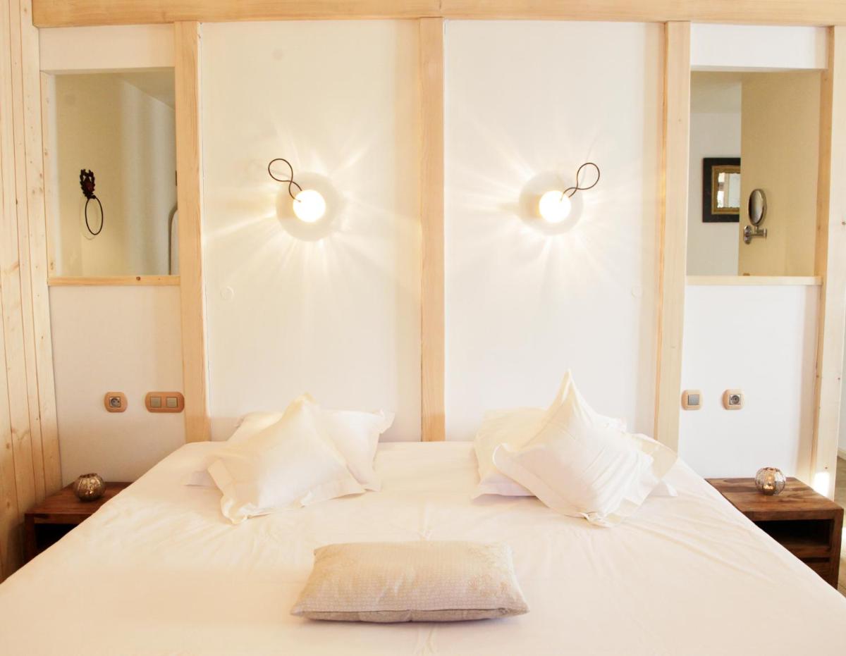 Un ou plusieurs lits dans un hébergement de l'établissement Domaine du Haut Jardin Hôtel & Chalets Spa Privé