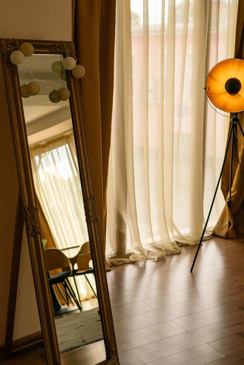 1-Cozy studio with FRENCH WINDOWS - Housity