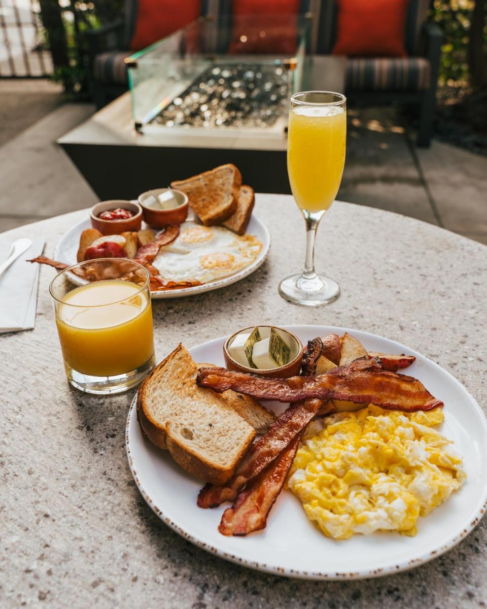 Courtyard by Marriott Los Angeles LAX / Century Boulevard - Housity