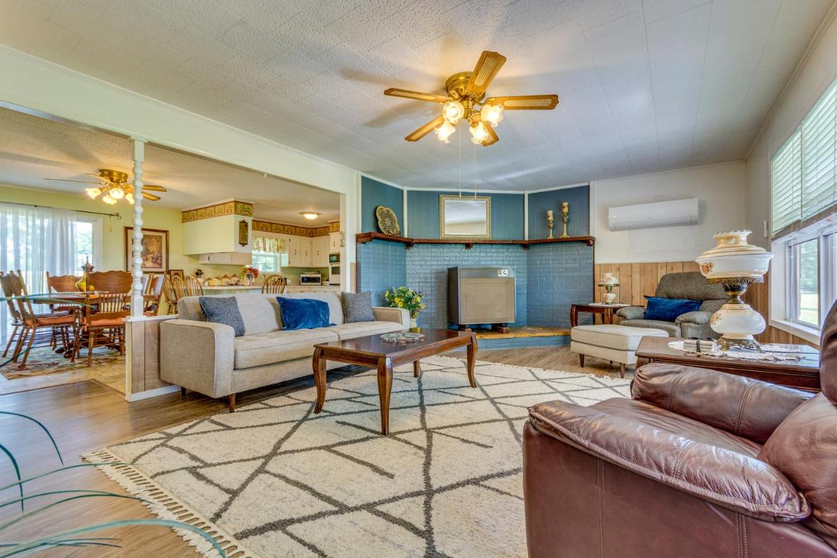 Delaware Vacation Rental: Walk to Lake Dardanelle! - Housity