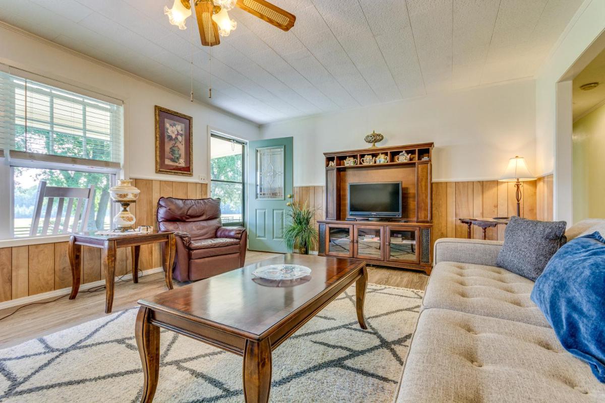 Delaware Vacation Rental: Walk to Lake Dardanelle! - Housity
