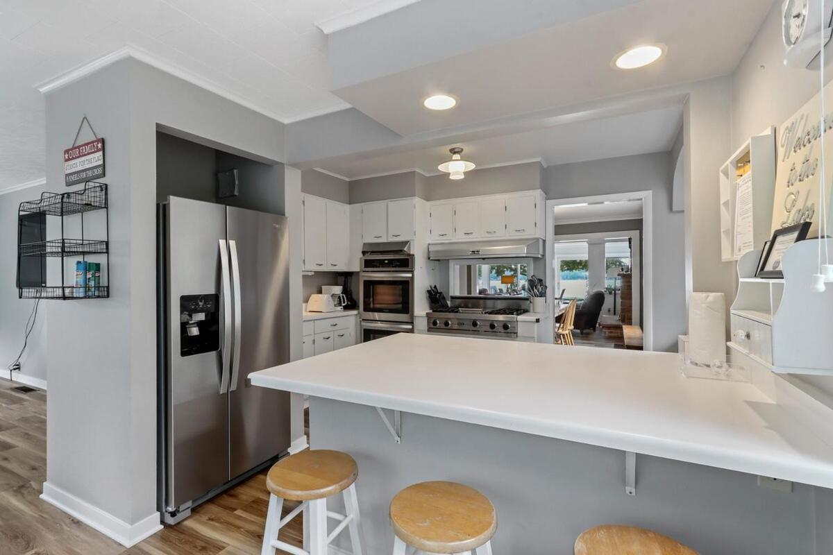 Twin Lakes Escape - Private Lake Mary Lakefront -Pier - Swim - Views Throughout - Gas Fireplace - Firepit - Housity