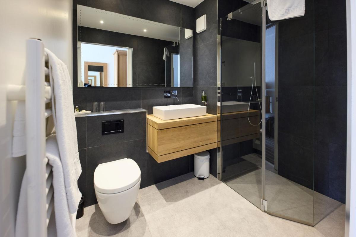 Salle de bains dans l'établissement Hôtel Le Grand Tétras