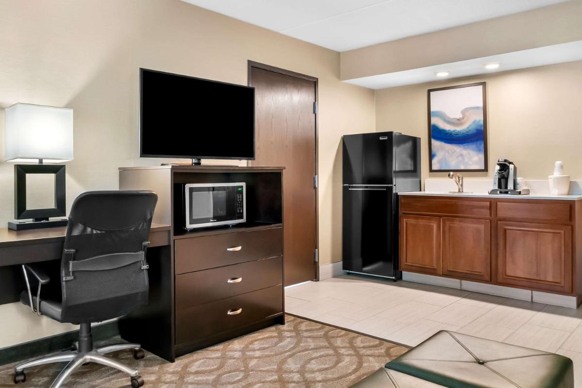 Best Western Okemos/East Lansing Hotel & Suites - Housity