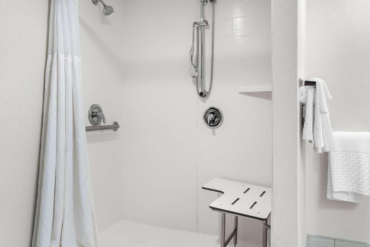 Best Western Okemos/East Lansing Hotel & Suites - Housity