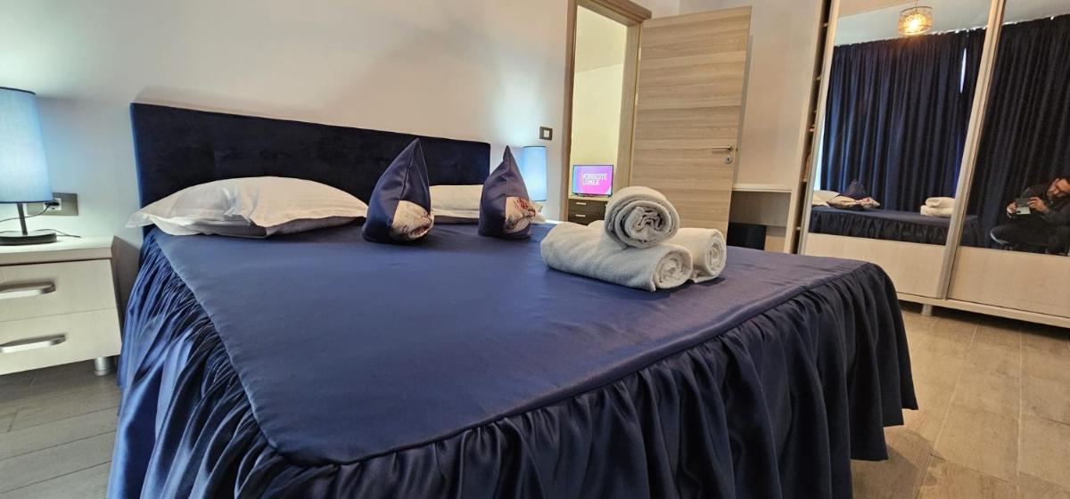 Apartament Resort cu Piscina Interioara Incalzita Sauna Jacuzzi Gym Parcare langa plaja - Housity