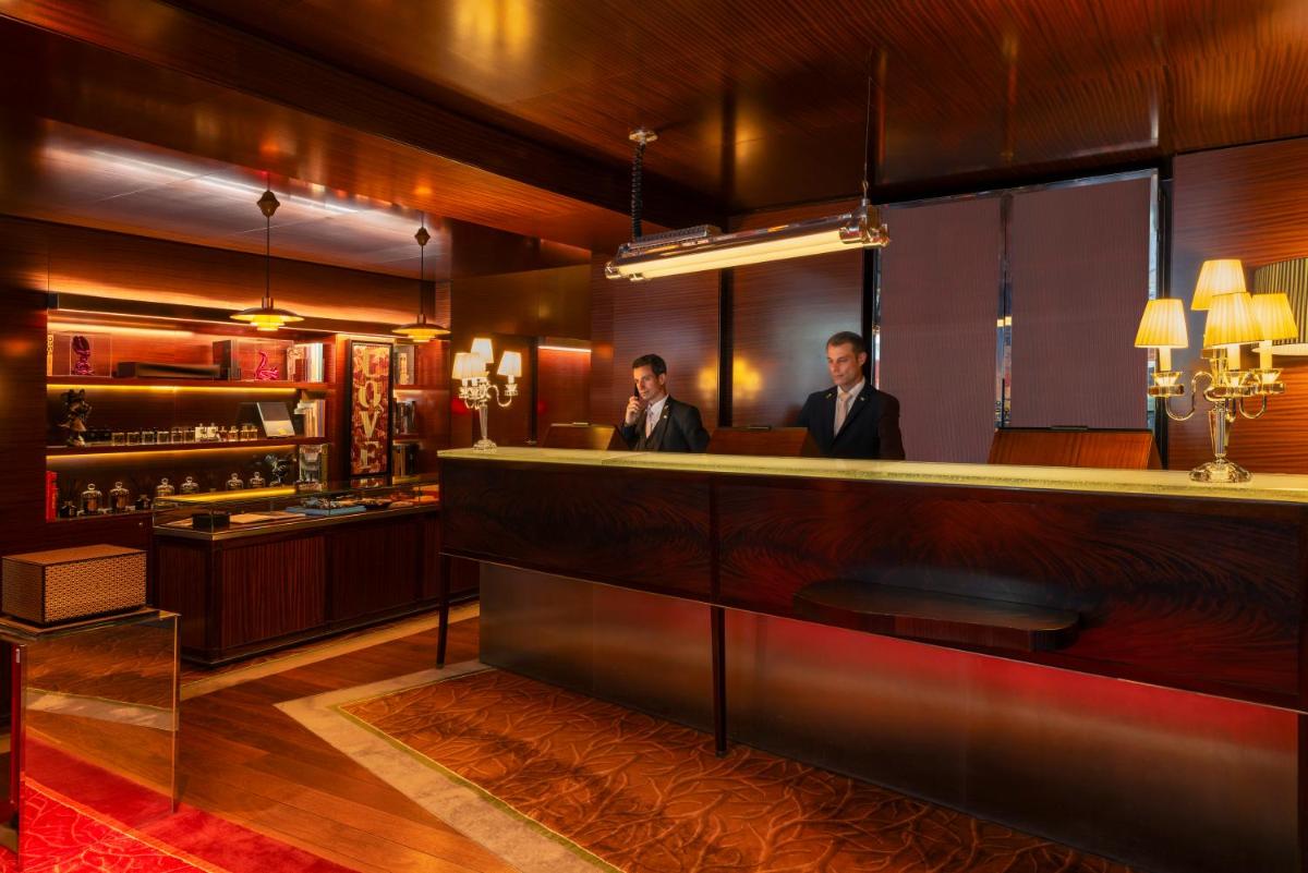 Clients de l'établissement Hôtel Le Royal Monceau Raffles Paris