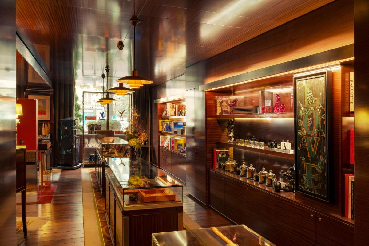 Salon ou bar de l'établissement Hôtel Le Royal Monceau Raffles Paris