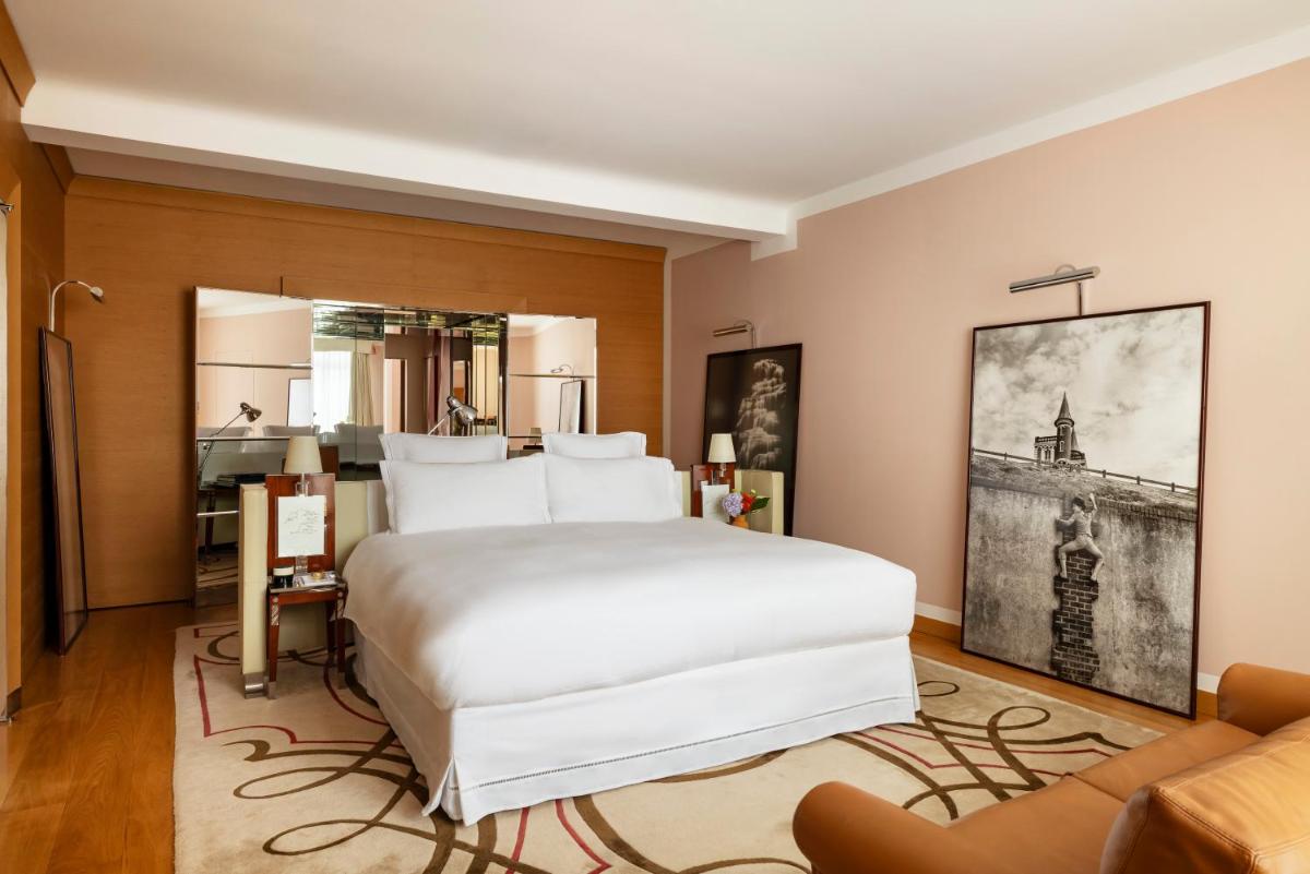 Un ou plusieurs lits dans un hébergement de l'établissement Hôtel Le Royal Monceau Raffles Paris