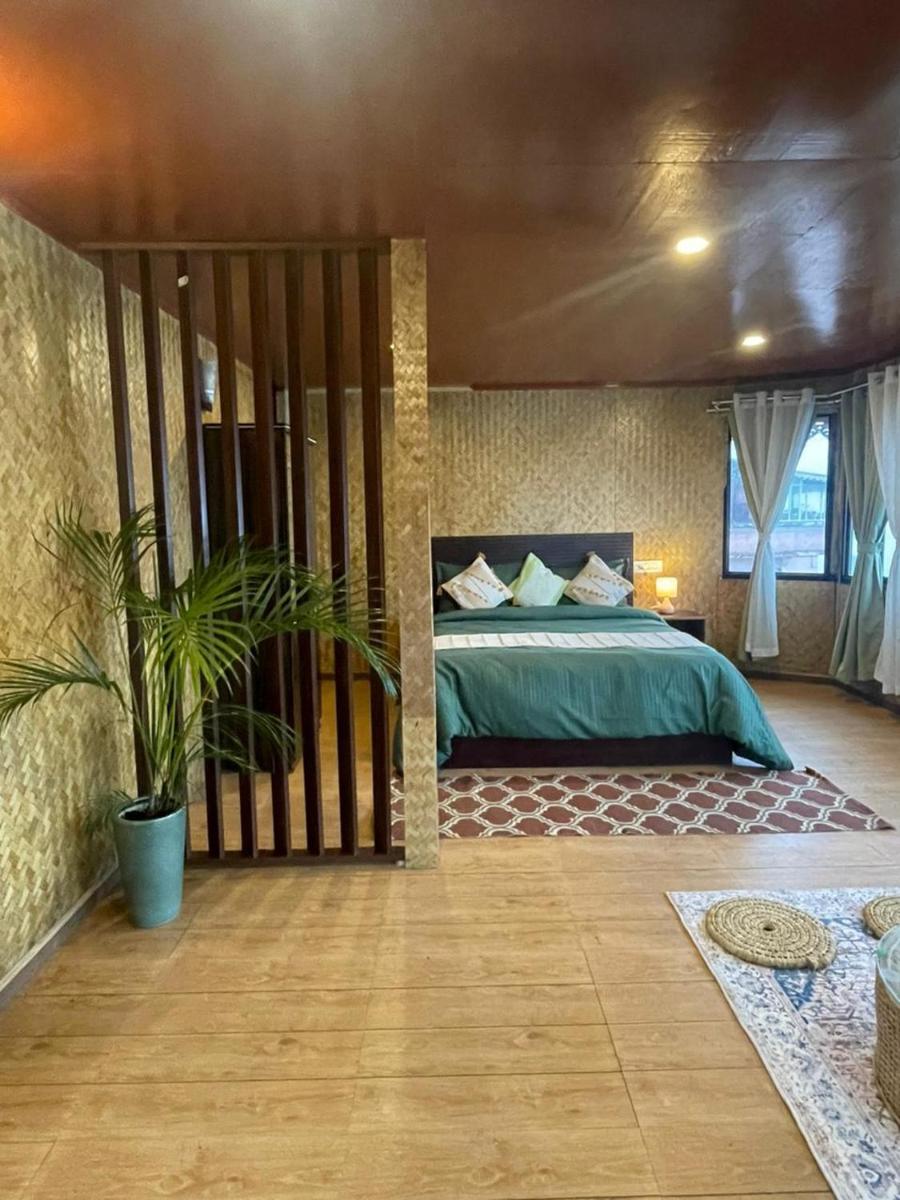 Monratino Himadrie -2 mins walk from Mall Road - All rooms have Kanchenjunga Mountain View - Housity