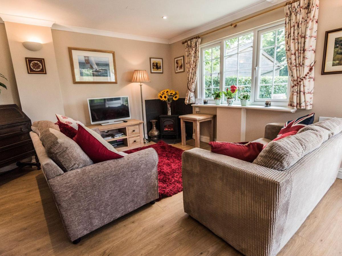 October House Holiday Cabin - Housity
