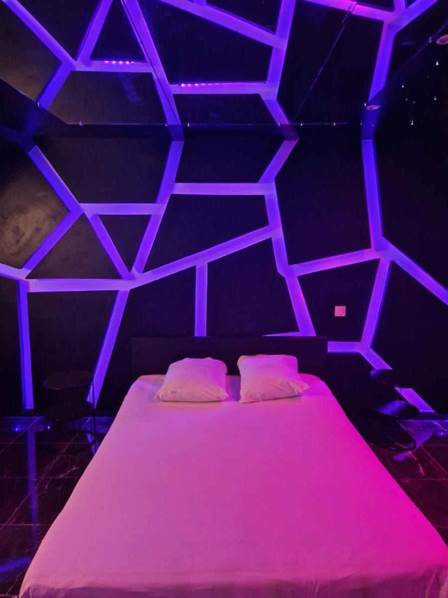 Suite Coquine avec jacuzzi YaoSpa60 - Housity