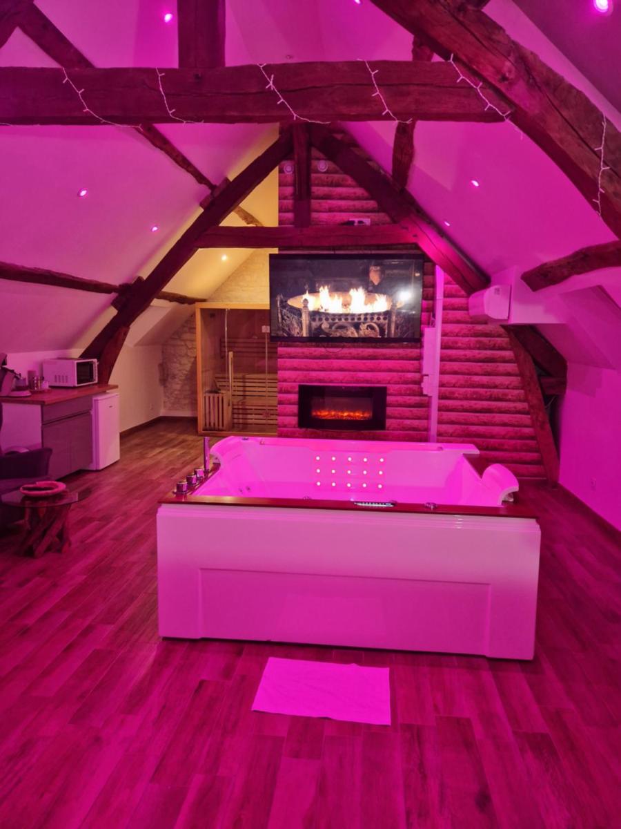 Suite Chalet avec jacuzzi décoration de Noël YaoSpa60 - Housity
