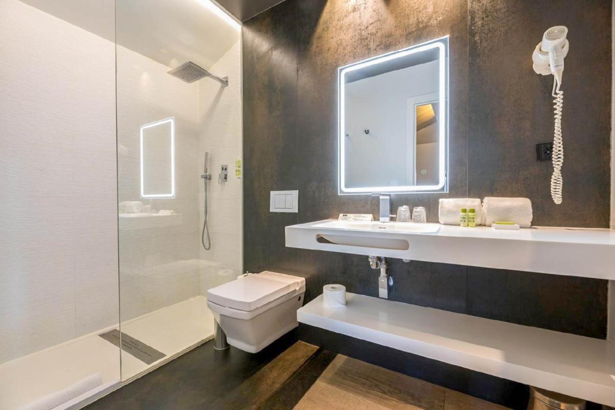 Un baño de MYR Plaza Mercado & Spa
