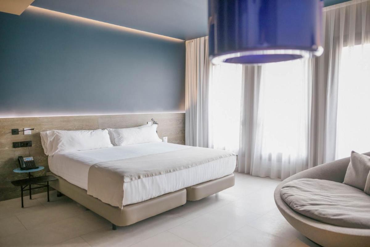 Cama o camas de una habitación en MYR Plaza Mercado & Spa