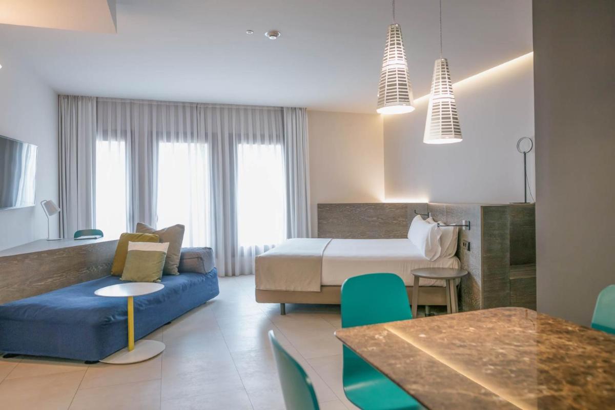 Cama o camas de una habitación en MYR Plaza Mercado & Spa