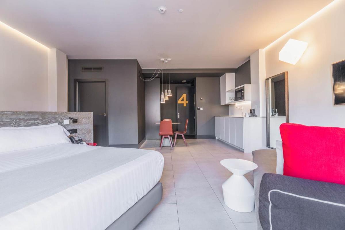 Cama o camas de una habitación en MYR Plaza Mercado & Spa