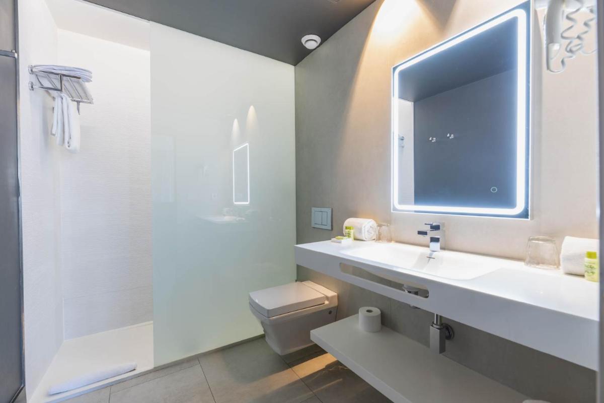 Un baño de MYR Plaza Mercado & Spa