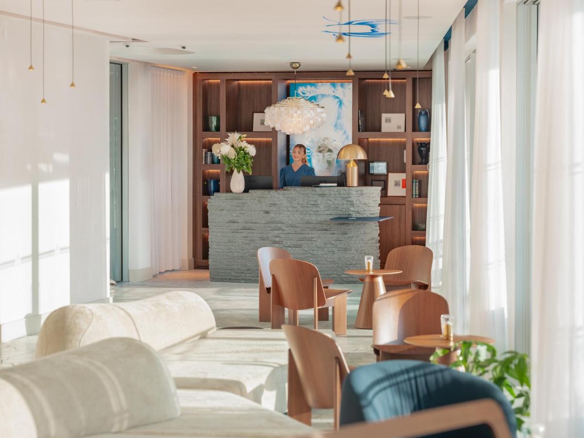 Coin salon dans l'établissement Bleu Hôtel & Spa