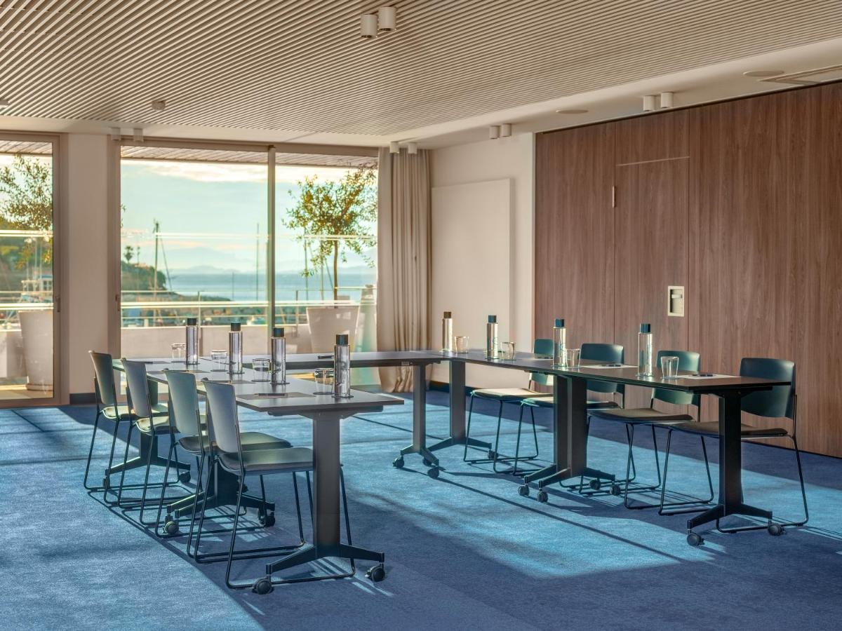 Espace de conférence ou salle de réunion dans l'établissement Bleu Hôtel & Spa